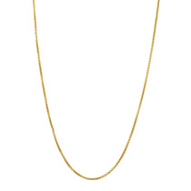 שרשרת זהב ללא תליון לאישה על רקע לבן