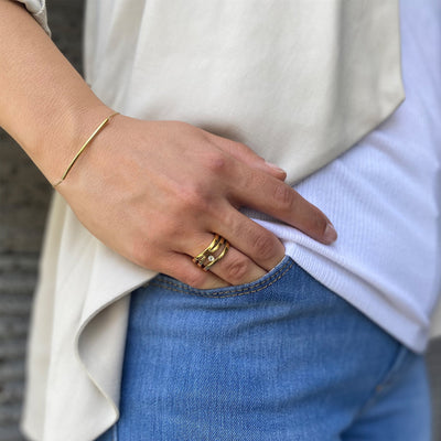 רוני קהאן טבעת אדלינה זהב רצועות עם זרקון